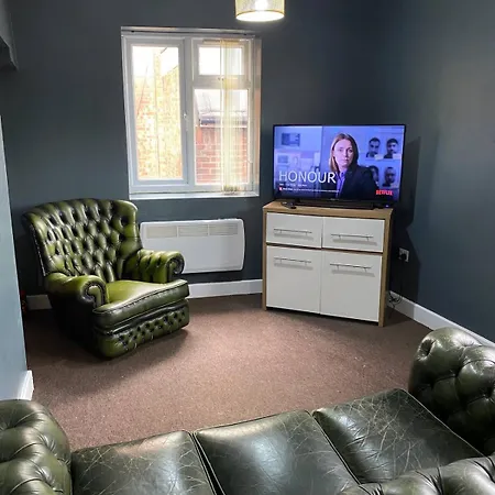 Cosy 1 Bed Flat In Dudley Apartment Exterior photo